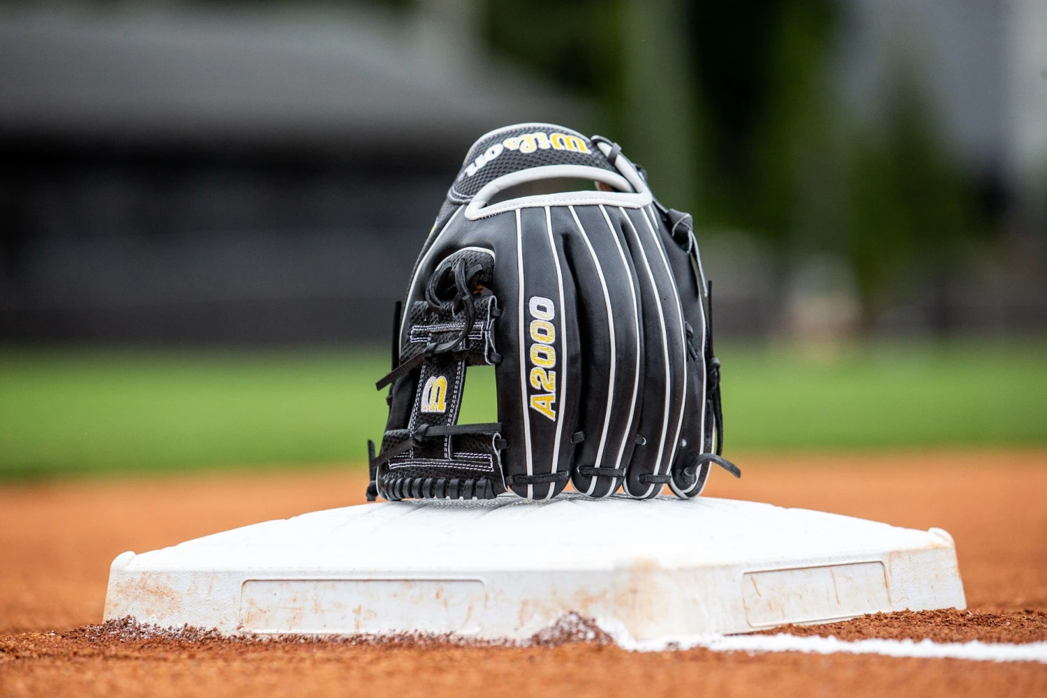 2023 Wilson A2000 1786 Spin Control 11.5" Infield Baseball Glove: WBW100985115 - Image 3